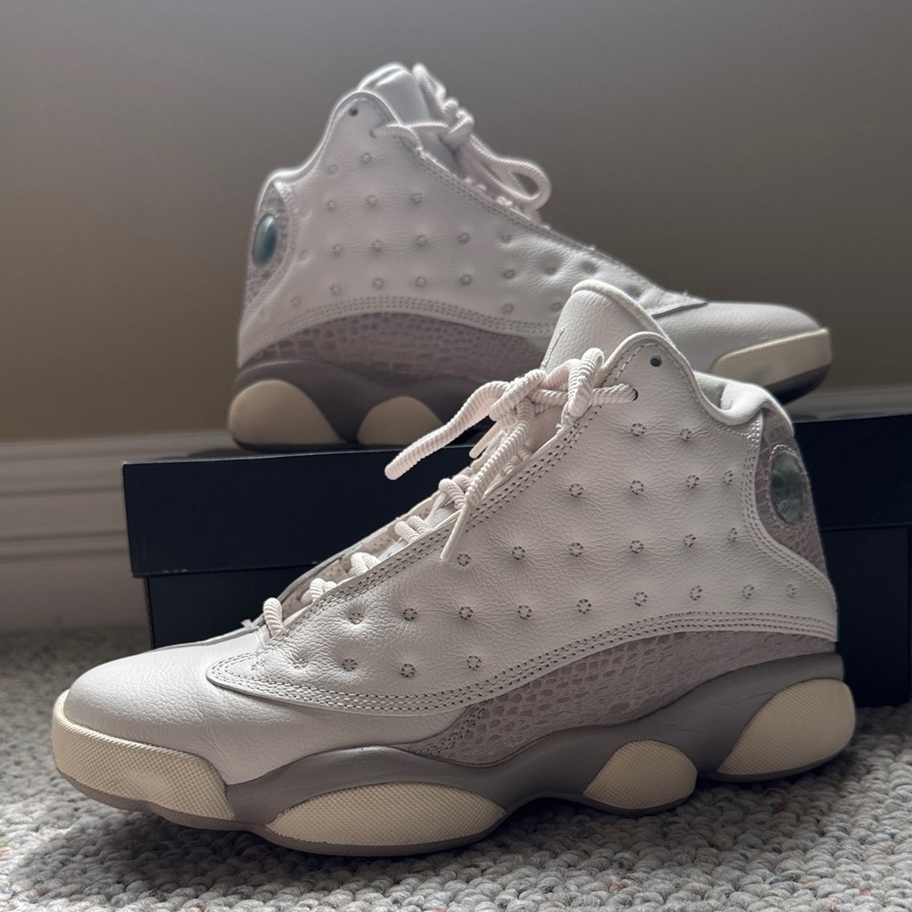 Boys Retro Jordan 13: White and Light Gray High-Top
